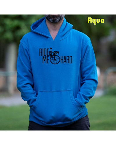 Diseño sobre la dualidad de la expresión ride me hard.
