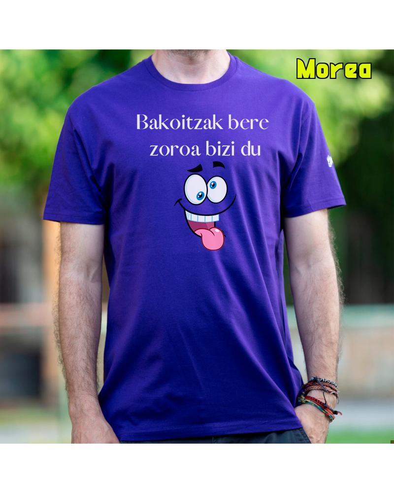 Gizonezkoen Kamiseta - Bakoitzak Bere Zoroz Bizi Du
