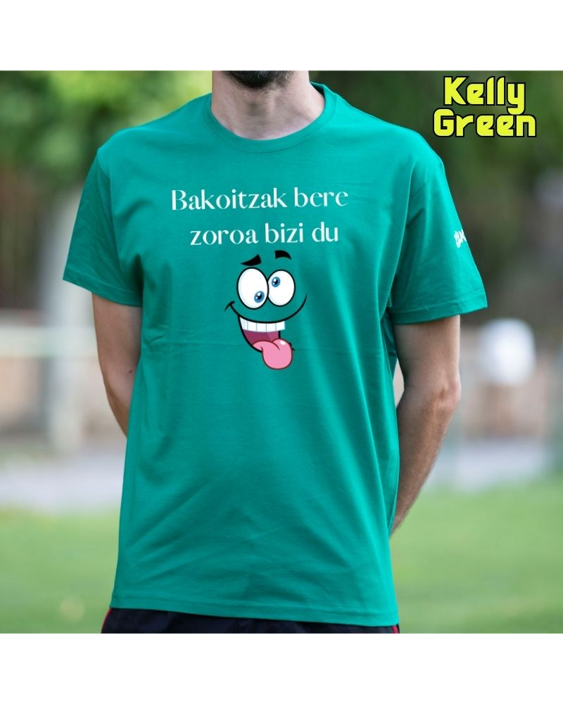 Gizonezkoen Kamiseta - Bakoitzak Bere Zoroz Bizi Du