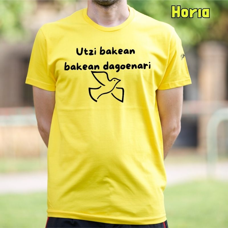 Gizonezkoen Kamiseta - Utzi Bakean Bakean Dagenari